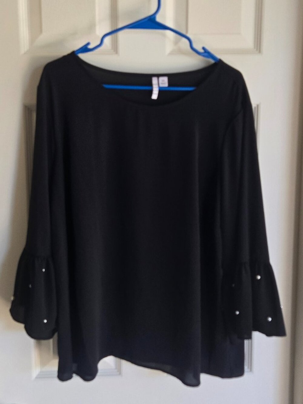 NWT Elle Black Long Sleeve Women's Shirt with Pearl Bell Sleeves Size XXL